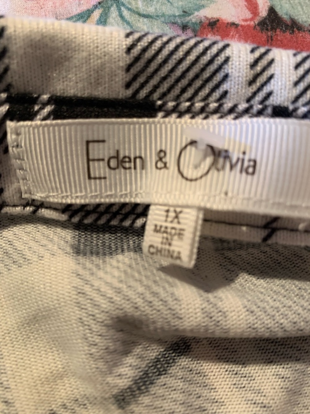 Eden & Olivia Black and White Plaid Long Sleeve top Size 1X - Picture 7 of 9
